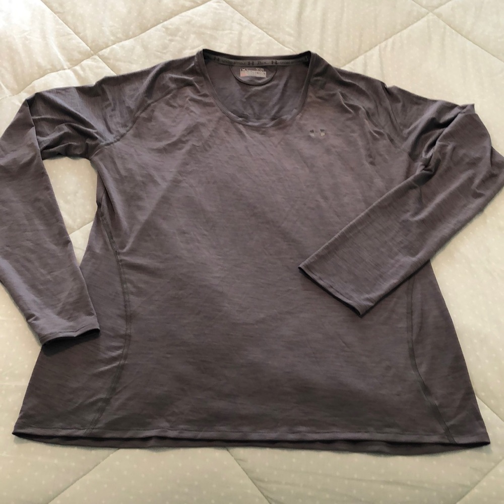 Under Armour women’s XL gray semi fitted long sleeve “run” shirt